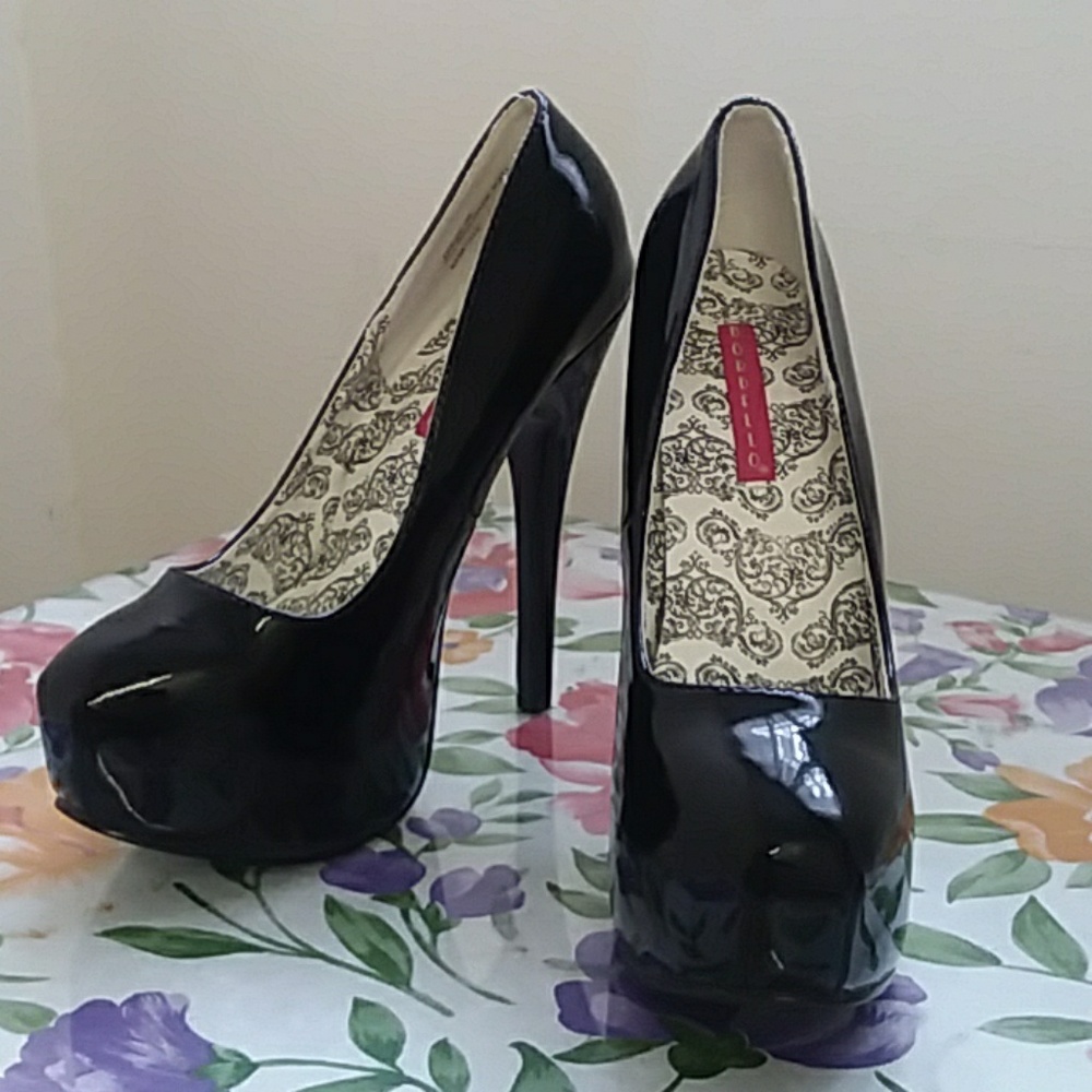 NWOB Bordello Black Heels Size 6